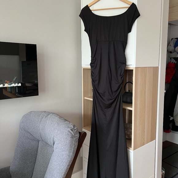 PinkBlush Black Off Shoulder Wrap Maternity Photoshoot Gown/Dress - Picture 9 of 9